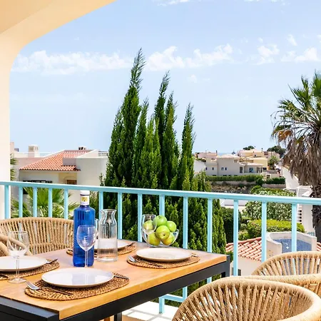 With Large Roof Terrace & Great Views *