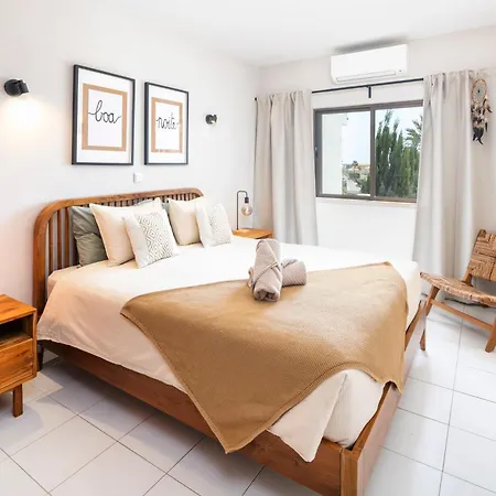 With Large Roof Terrace & Great Views * Carvoeiro (Lagoa)