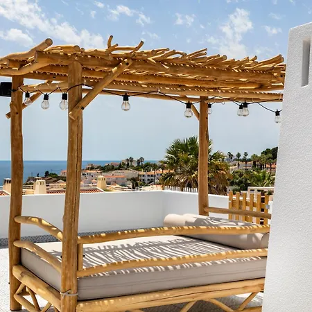 With Large Roof Terrace & Great Views