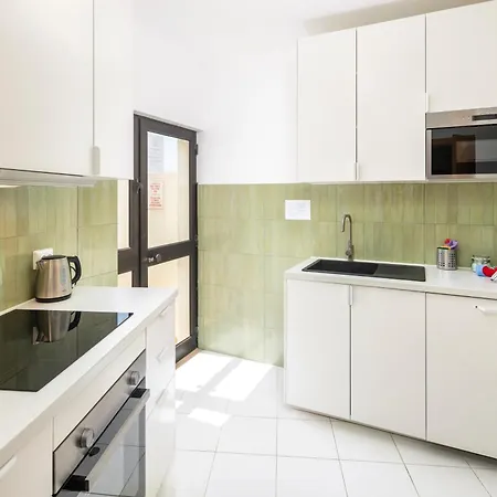 With Large Roof Terrace & Great Views Carvoeiro (Lagoa)