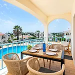 With Large Roof Terrace & Great Views Lejlighed