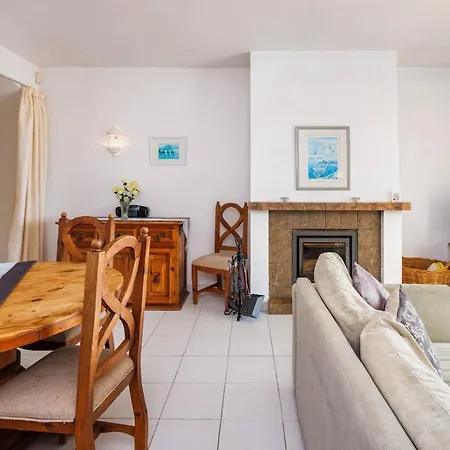 With Large Roof Terrace & Great Views Apartment *