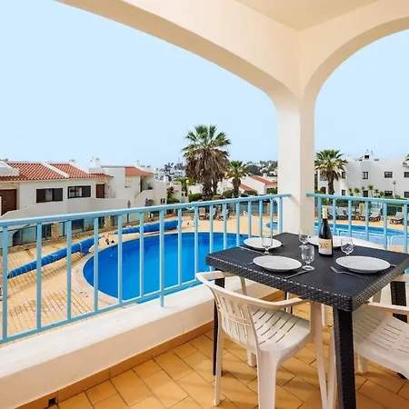 Apartment With Large Roof Terrace & Great Views *