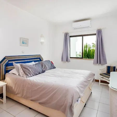 With Large Roof Terrace & Great Views *