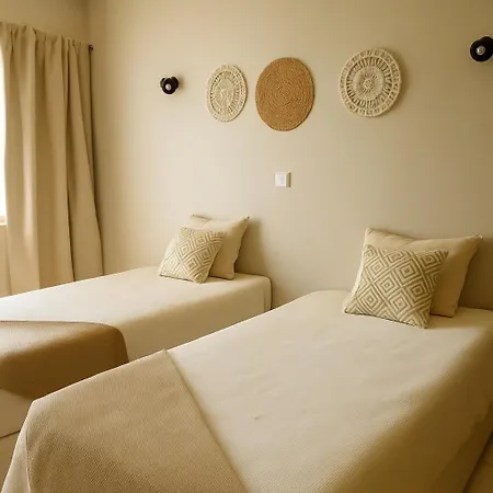 With Large Roof Terrace & Great Views Carvoeiro (Lagoa)